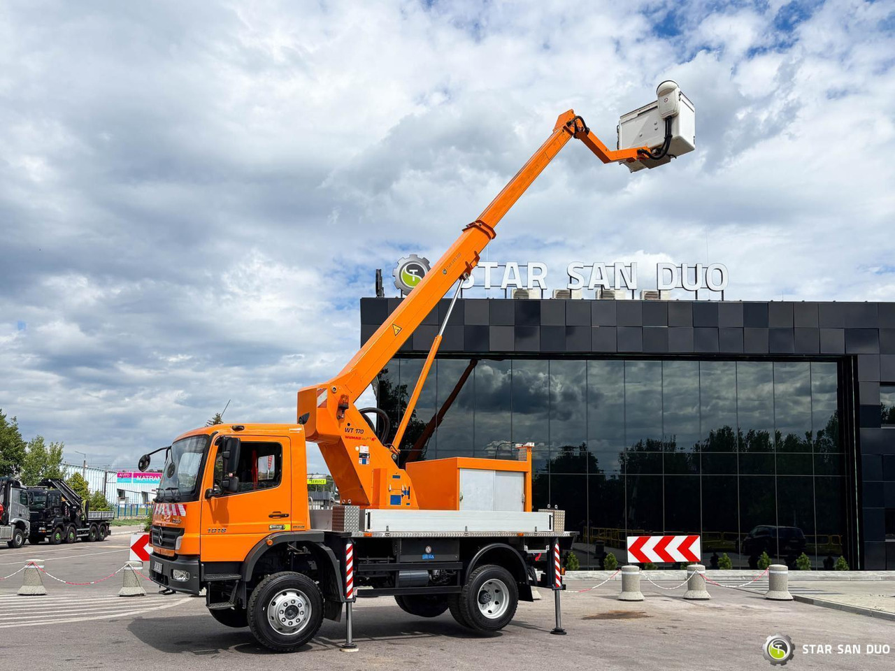Camion avec nacelle : photos 8 Camion avec nacelle : photos 8