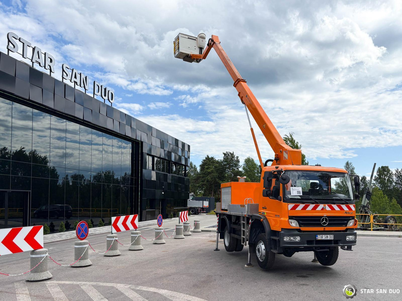 Camion avec nacelle : photos 9 Camion avec nacelle : photos 9