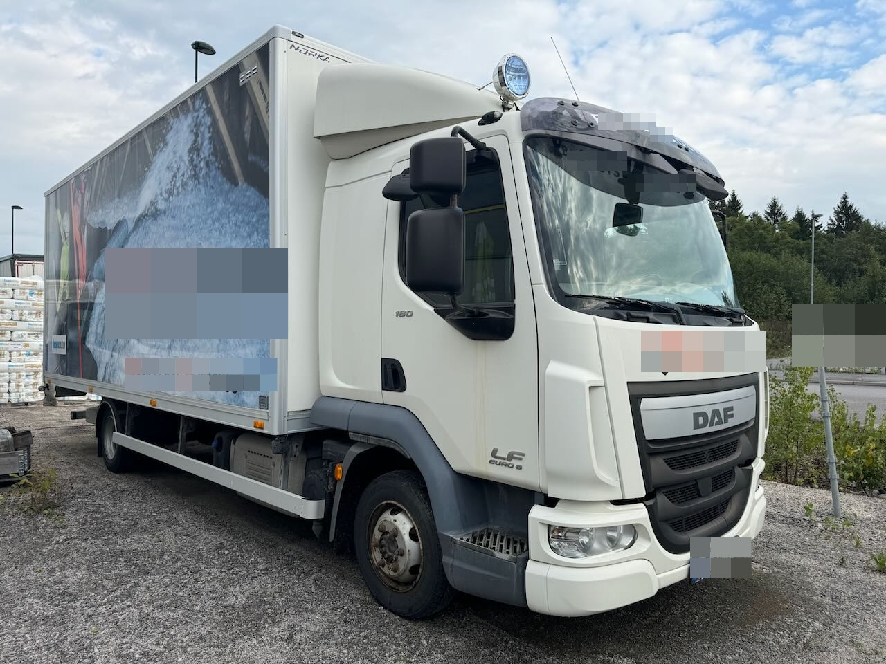 DAF LF 180 - Camion fourgon: photos 1 DAF LF 180 - Camion fourgon: photos 1