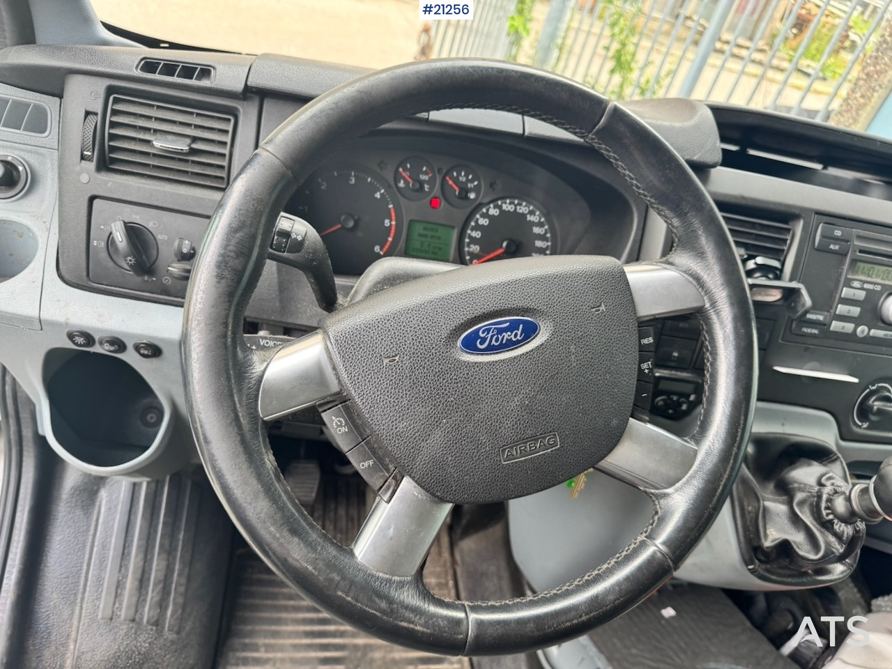 Fourgon grand volume Ford TRANSIT: photos 31