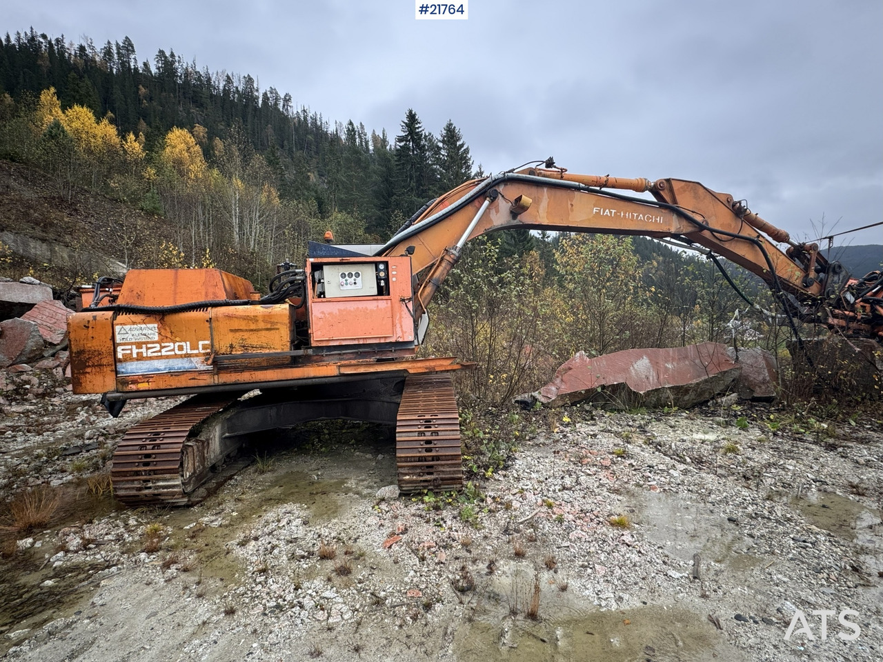 Hitachi Ca 1988 Hitachi FH220LC graver selges som rep.objekt. Ikke kjørbar. - Pelle sur chenille: photos 5 Hitachi Ca 1988 Hitachi FH220LC graver selges som rep.objekt. Ikke kjørbar. - Pelle sur chenille: photos 5