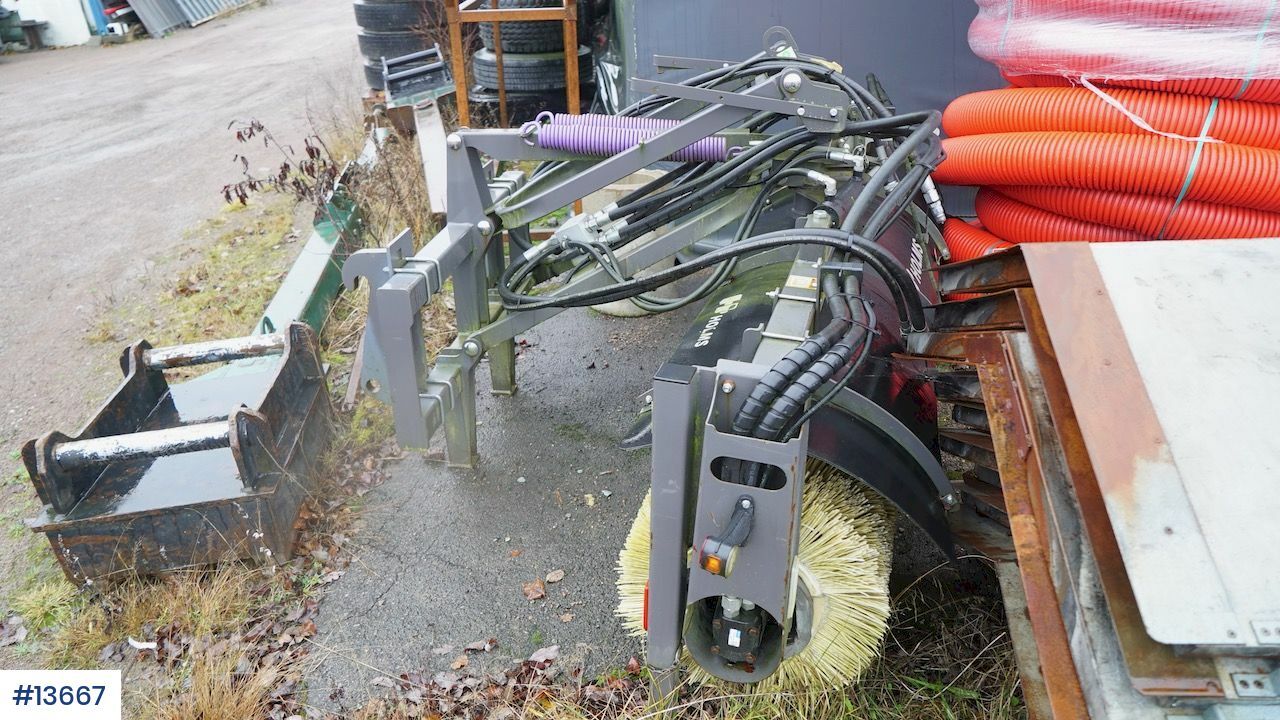 Holms SL 2.5 - Brosse pour Engins de chantier: photos 4 Holms SL 2.5 - Brosse pour Engins de chantier: photos 4