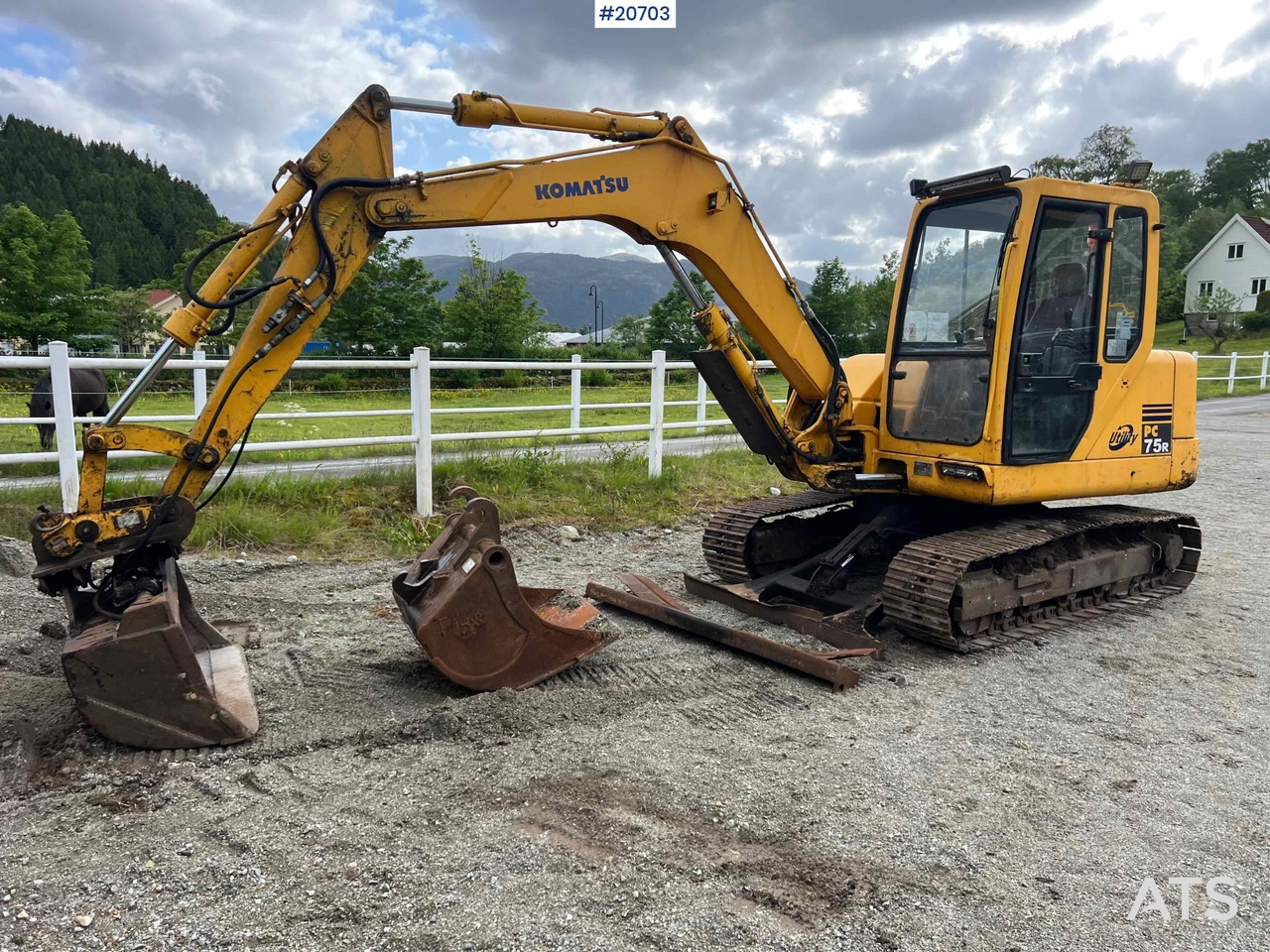 Pelle Komatsu PC75: photos 10