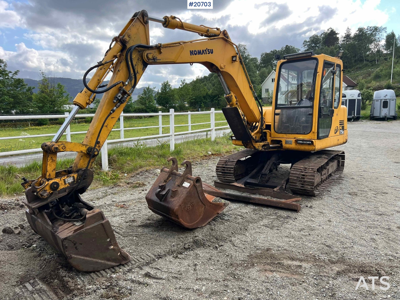 Pelle Komatsu PC75: photos 11