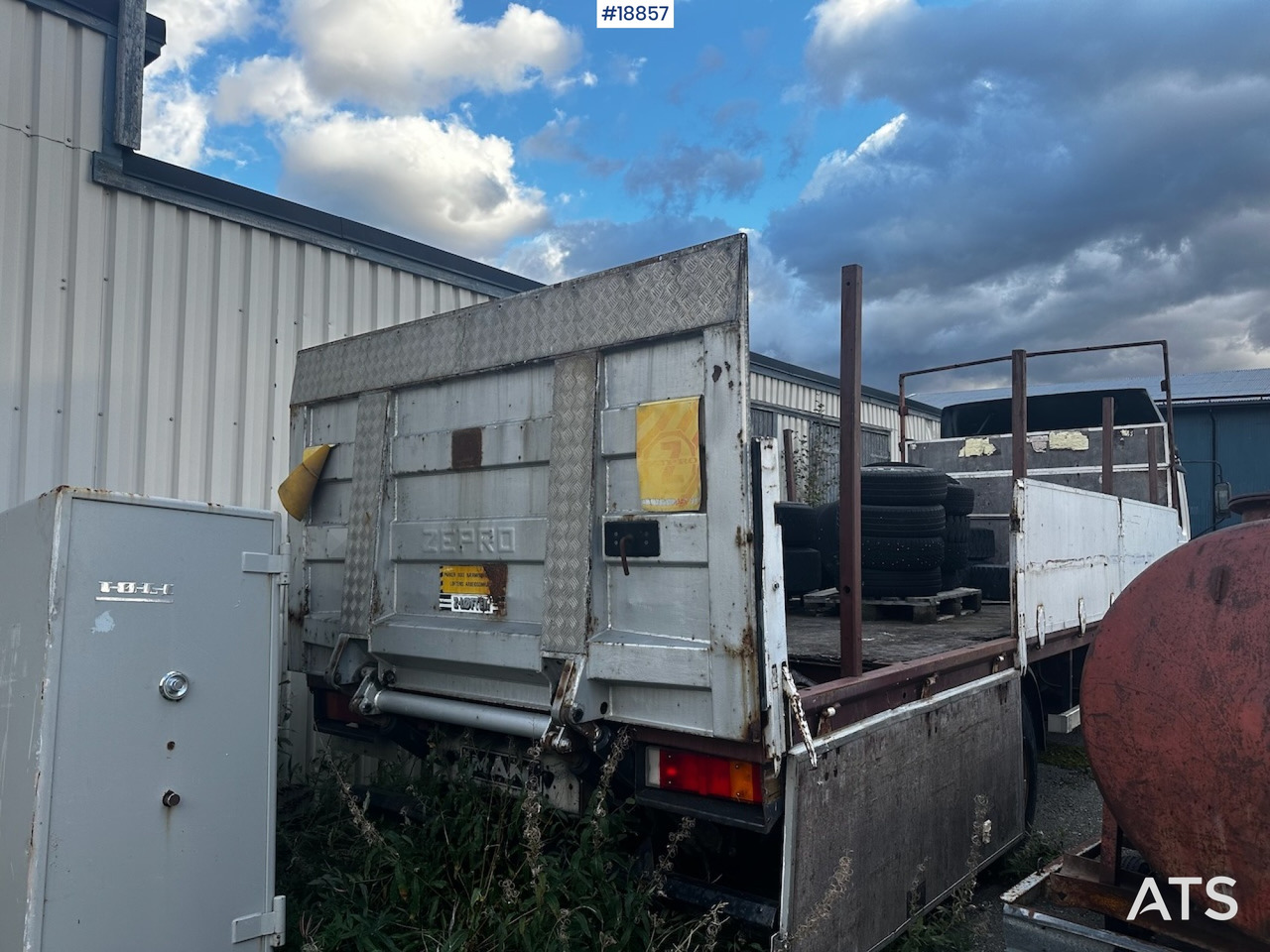 MAN 13-232 - Camion plateau: photos 3 MAN 13-232 - Camion plateau: photos 3
