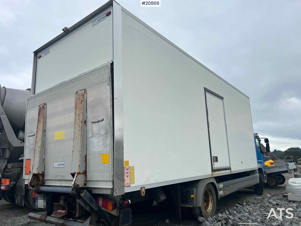 Camion fourgon Mercedes 1523 4x2 skapbil m/ full sideåpning og lift Rep.objekt: photos 6 Camion fourgon Mercedes 1523 4x2 skapbil m/ full sideåpning og lift Rep.objekt: photos 6