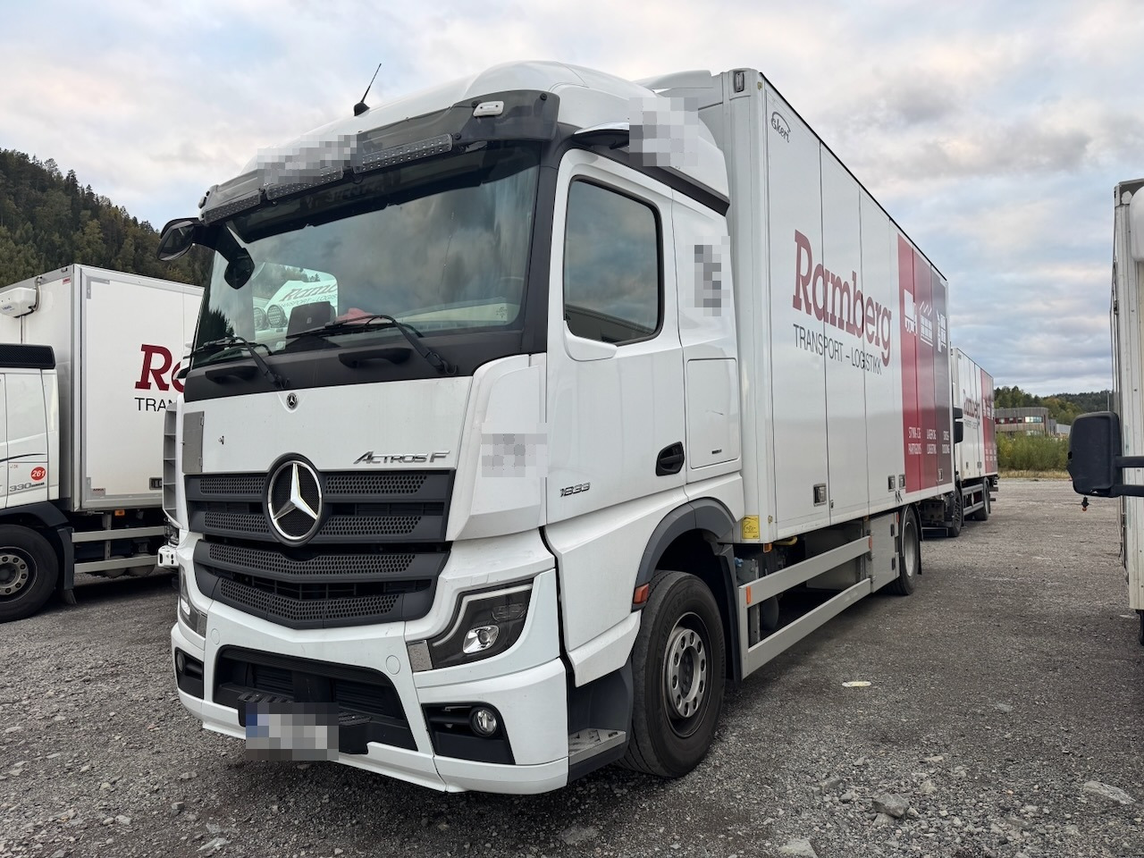 Mercedes Actros 1833 - Camion fourgon: photos 1 Mercedes Actros 1833 - Camion fourgon: photos 1