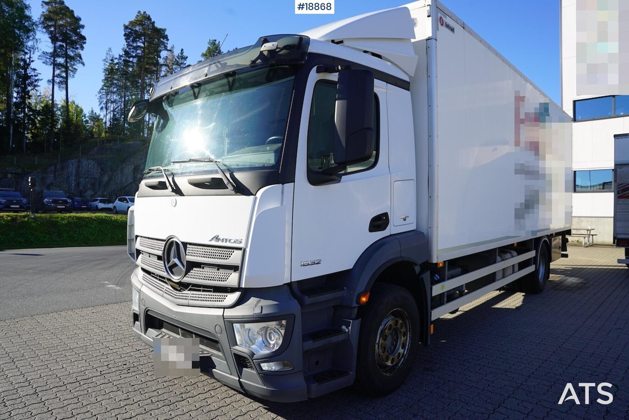 Mercedes Antos - Camion fourgon: photos 2 Mercedes Antos - Camion fourgon: photos 2