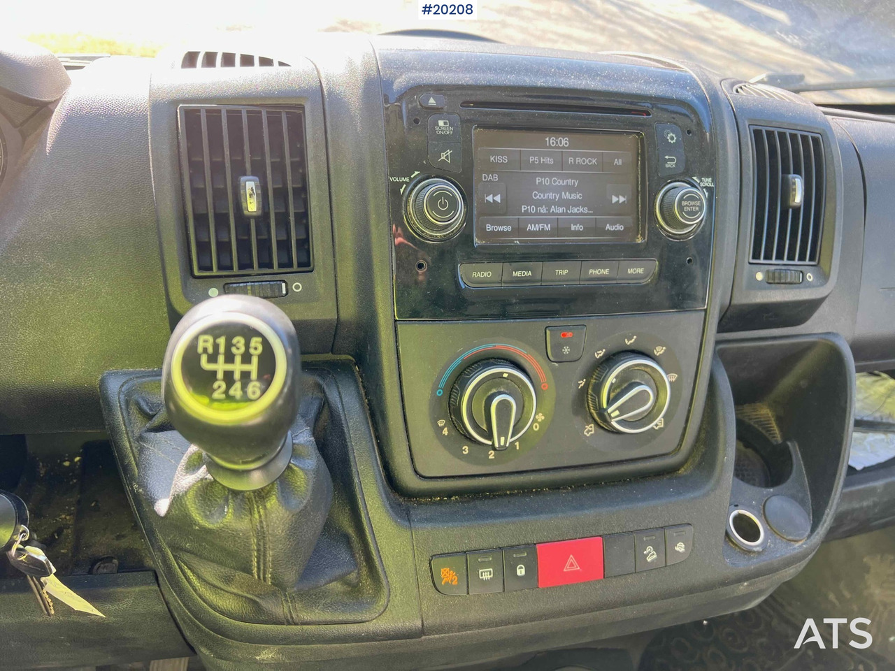 Fourgon utilitaire PEUGEOT Boxer: photos 32