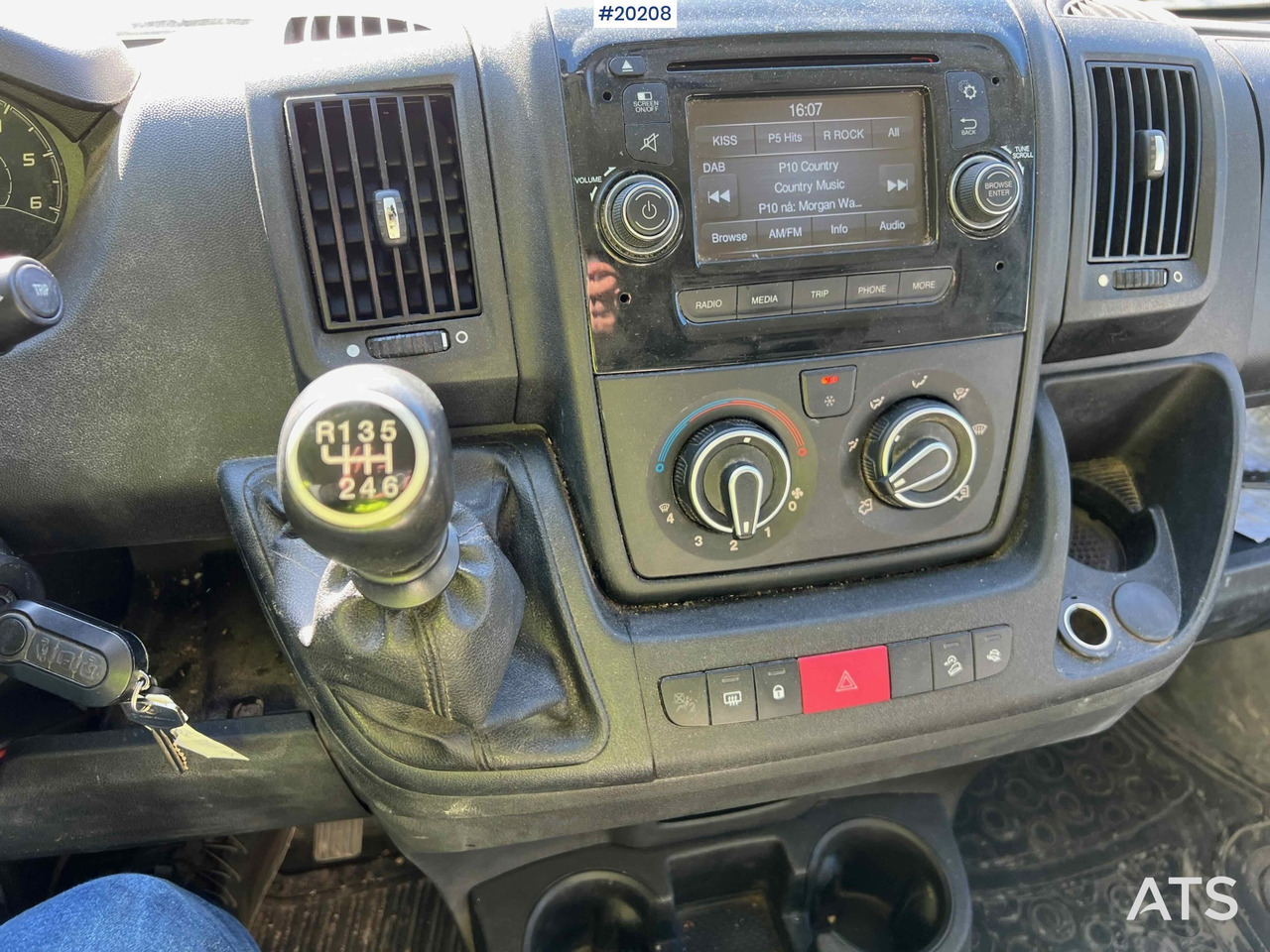 Fourgon utilitaire PEUGEOT Boxer: photos 31