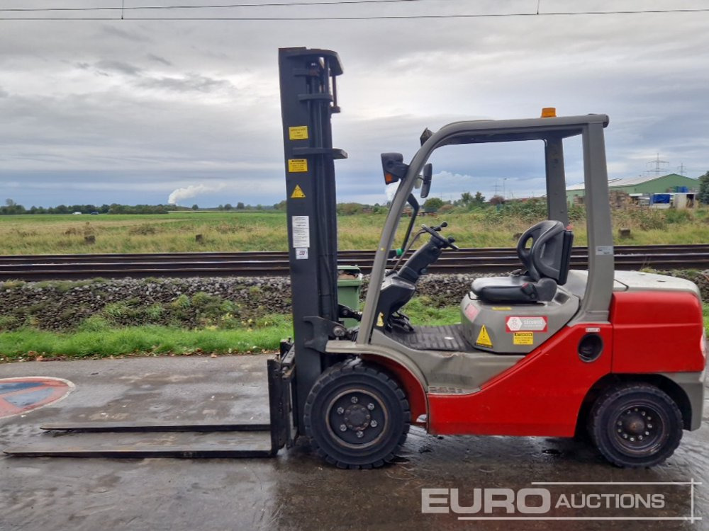 2011 Toyota D52-8FD30 - Chariot élévateur: photos 2 2011 Toyota D52-8FD30 - Chariot élévateur: photos 2