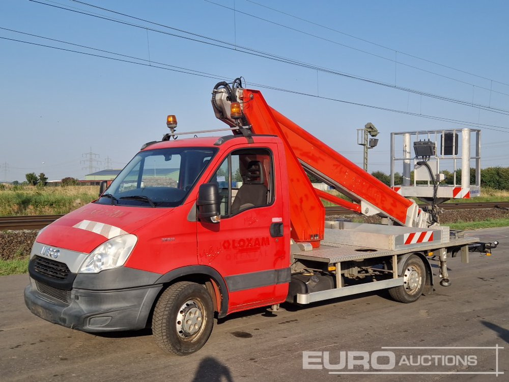 2012 Iveco 35S11 - Camion avec nacelle: photos 1 2012 Iveco 35S11 - Camion avec nacelle: photos 1