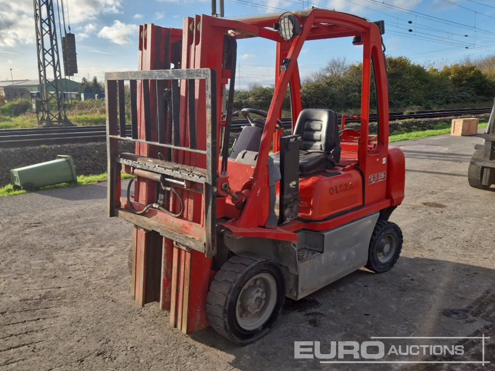 2012 Nissan U1D2A25LQ - Chariot élévateur à gaz: photos 1 2012 Nissan U1D2A25LQ - Chariot élévateur à gaz: photos 1