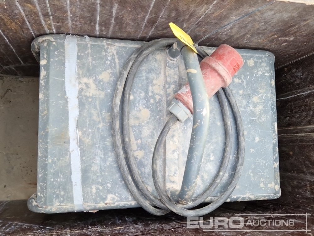 2017 Wacker Neuson Contents: 1 FUE-M/S 75A electronic frequency converter with 6 output sockets, 2 group switches and potentiometer (speed adjustment 0 - 200 Hz), 6 AR26/6/042 3.5kN external concrete - Matériel de chantier: photos 5 2017 Wacker Neuson Contents: 1 FUE-M/S 75A electronic frequency converter with 6 output sockets, 2 group switches and potentiometer (speed adjustment 0 - 200 Hz), 6 AR26/6/042 3.5kN external concrete - Matériel de chantier: photos 5