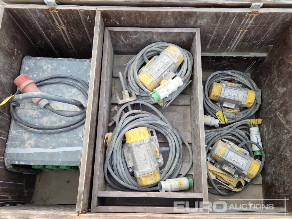 2017 Wacker Neuson Contents: 1 FUE-M/S 75A electronic frequency converter with 6 output sockets, 2 group switches and potentiometer (speed adjustment 0 - 200 Hz), 6 AR26/6/042 3.5kN external concrete - Matériel de chantier: photos 1 2017 Wacker Neuson Contents: 1 FUE-M/S 75A electronic frequency converter with 6 output sockets, 2 group switches and potentiometer (speed adjustment 0 - 200 Hz), 6 AR26/6/042 3.5kN external concrete - Matériel de chantier: photos 1
