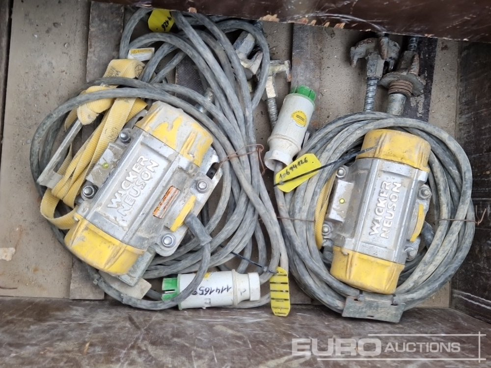 2017 Wacker Neuson Contents: 1 FUE-M/S 75A electronic frequency converter with 6 output sockets, 2 group switches and potentiometer (speed adjustment 0 - 200 Hz), 6 AR26/6/042 3.5kN external concrete - Matériel de chantier: photos 3 2017 Wacker Neuson Contents: 1 FUE-M/S 75A electronic frequency converter with 6 output sockets, 2 group switches and potentiometer (speed adjustment 0 - 200 Hz), 6 AR26/6/042 3.5kN external concrete - Matériel de chantier: photos 3