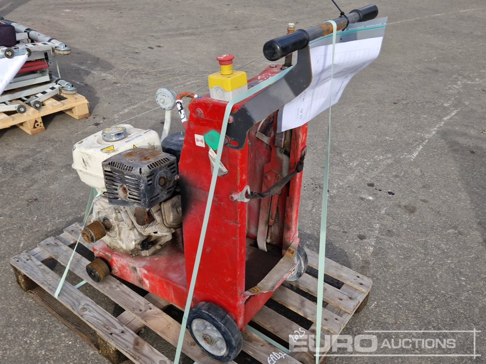 Husqvarna Walk Behind Asphalt Saw - Travaux routiers: photos 1 Husqvarna Walk Behind Asphalt Saw - Travaux routiers: photos 1