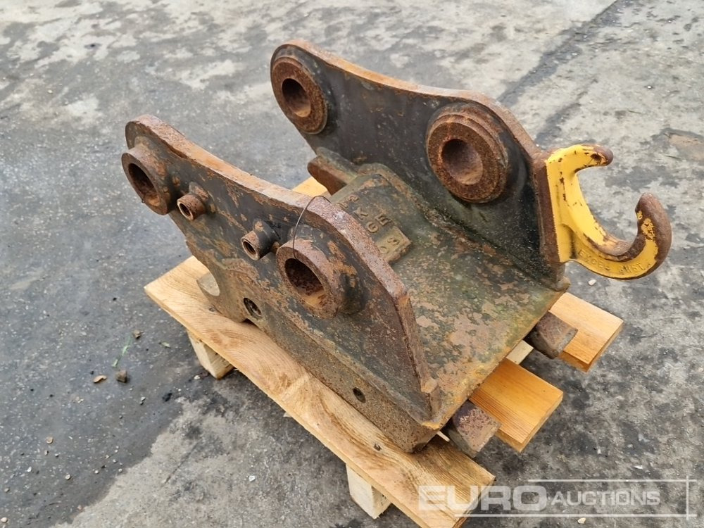 MS08 Quick hitch to suit Kubota KX080-3 - Attache rapide: photos 4 MS08 Quick hitch to suit Kubota KX080-3 - Attache rapide: photos 4