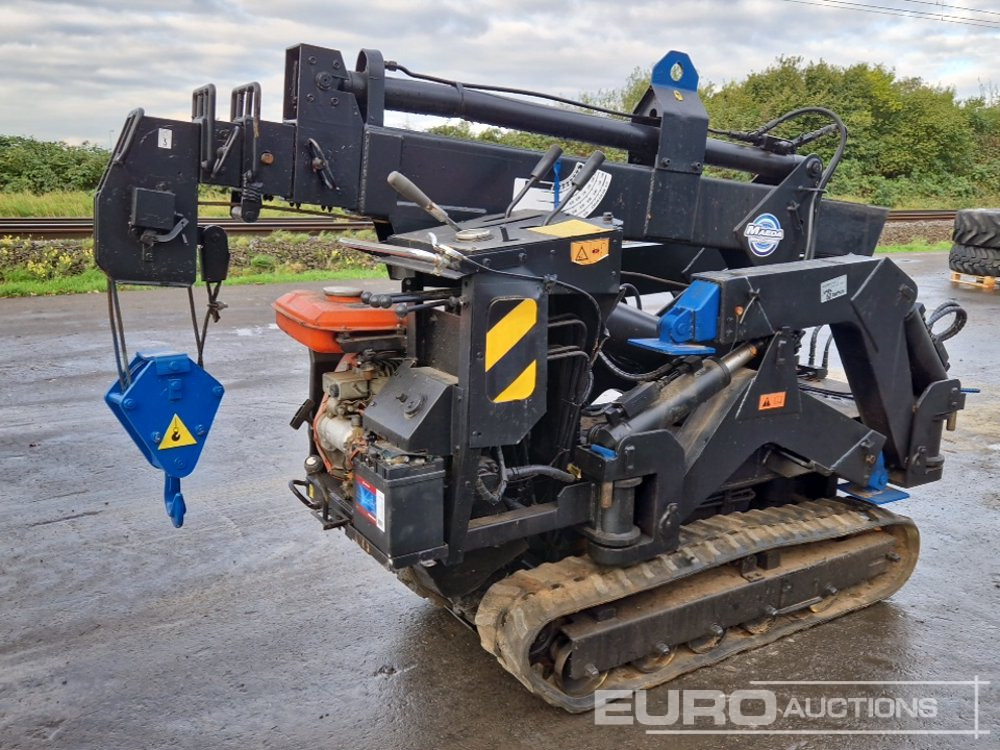 Maeda Tracked Mini Crane - Mini grue: photos 1 Maeda Tracked Mini Crane - Mini grue: photos 1