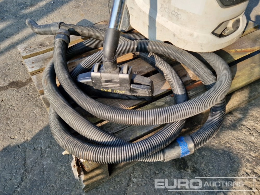 Makita VC4210L Vacuum Cleaner - Matériel de chantier: photos 5 Makita VC4210L Vacuum Cleaner - Matériel de chantier: photos 5
