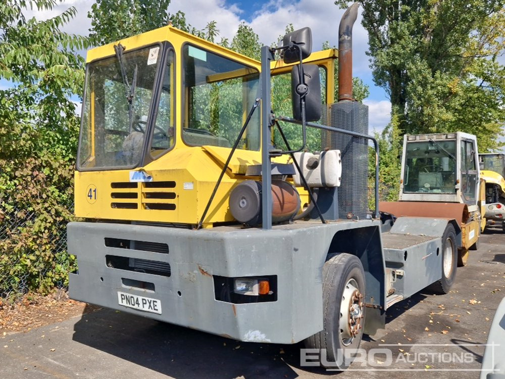 Mol Tugmaster - Tracteur portuaire: photos 1 Mol Tugmaster - Tracteur portuaire: photos 1