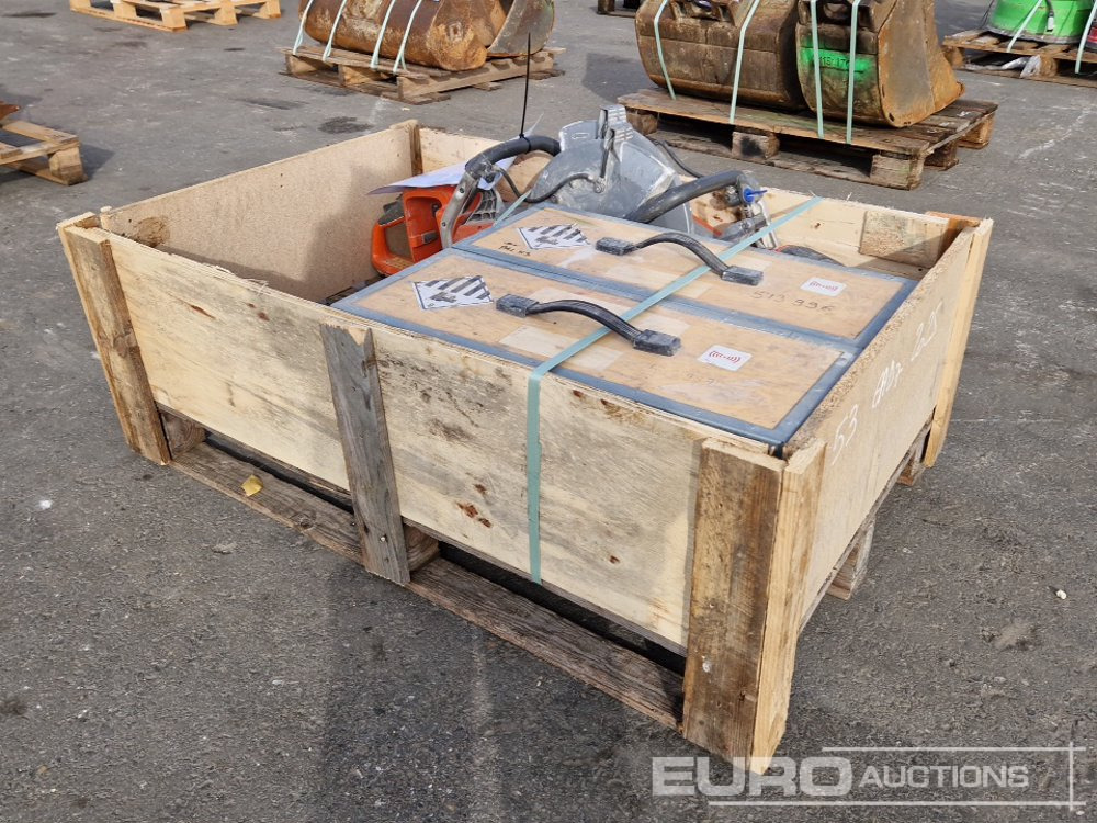 Pallet of Husqvarna Quick Cut Saws, Battery Power Kit - Travaux routiers: photos 2 Pallet of Husqvarna Quick Cut Saws, Battery Power Kit - Travaux routiers: photos 2