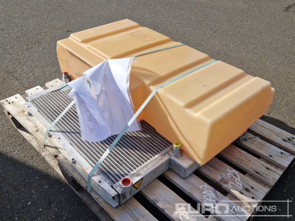 Radiator + Fuel Tank to suit Atlas Copco XAS88KD - Pièces de rechange: photos 1 Radiator + Fuel Tank to suit Atlas Copco XAS88KD - Pièces de rechange: photos 1