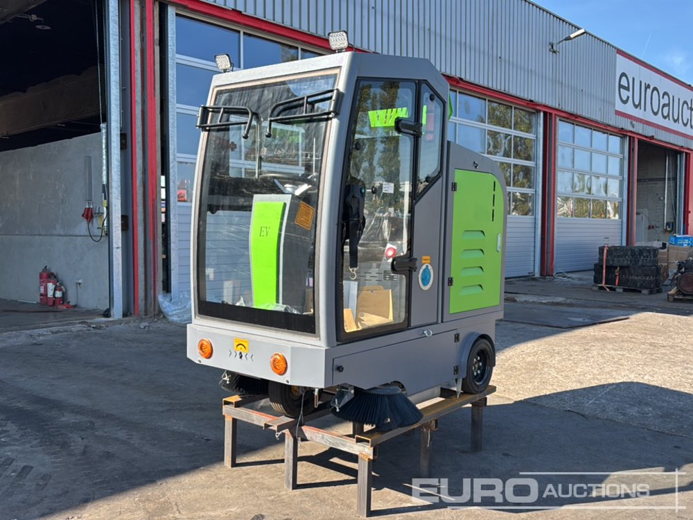 Unused 2025 STARVOX D19 - Balayeuse de voirie: photos 1 Unused 2025 STARVOX D19 - Balayeuse de voirie: photos 1