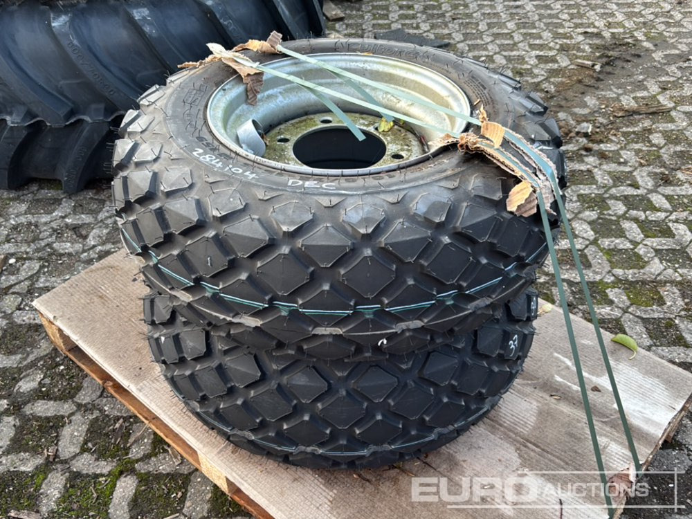Unused Cultor 10.0/75-15.3 Tyre & Rim (2 of) - Pneu: photos 1 Unused Cultor 10.0/75-15.3 Tyre & Rim (2 of) - Pneu: photos 1