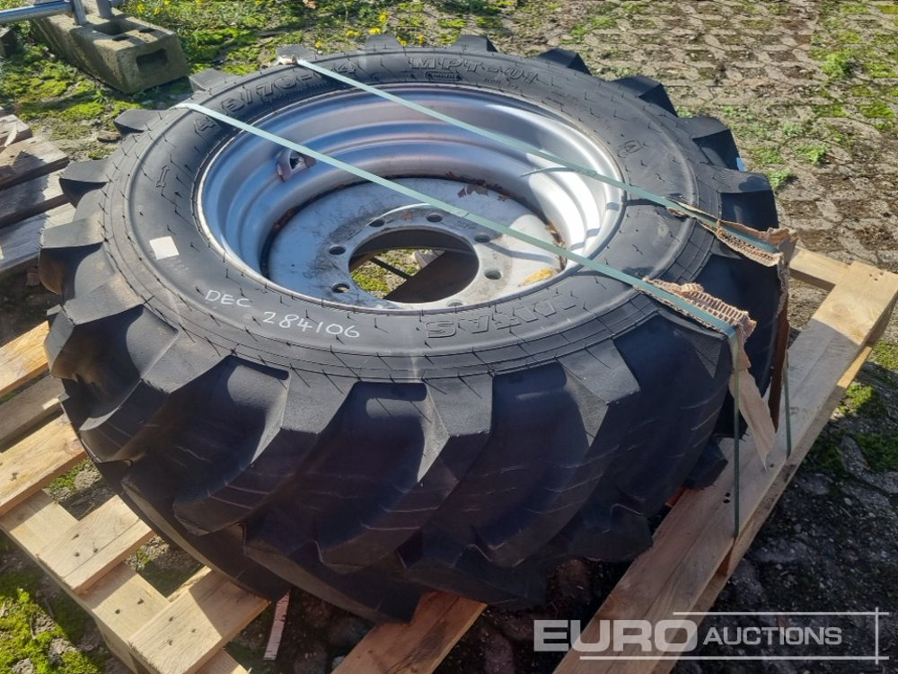 Unused Mitas 405/70-24 Tyre & Rim (1 of) - Pneu: photos 1 Unused Mitas 405/70-24 Tyre & Rim (1 of) - Pneu: photos 1
