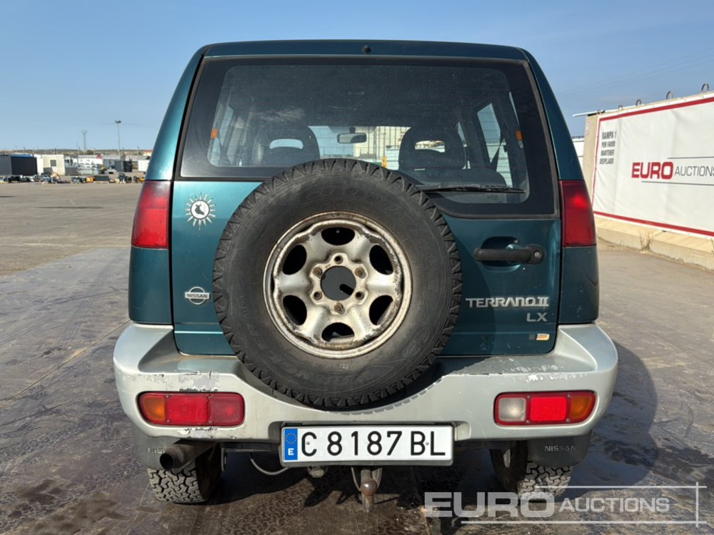 1995 Nissan Terrano II - SUV: photos 4 1995 Nissan Terrano II - SUV: photos 4