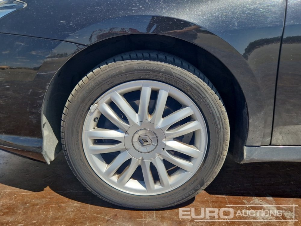 2010 Renault Laguna - Voiture: photos 5 2010 Renault Laguna - Voiture: photos 5