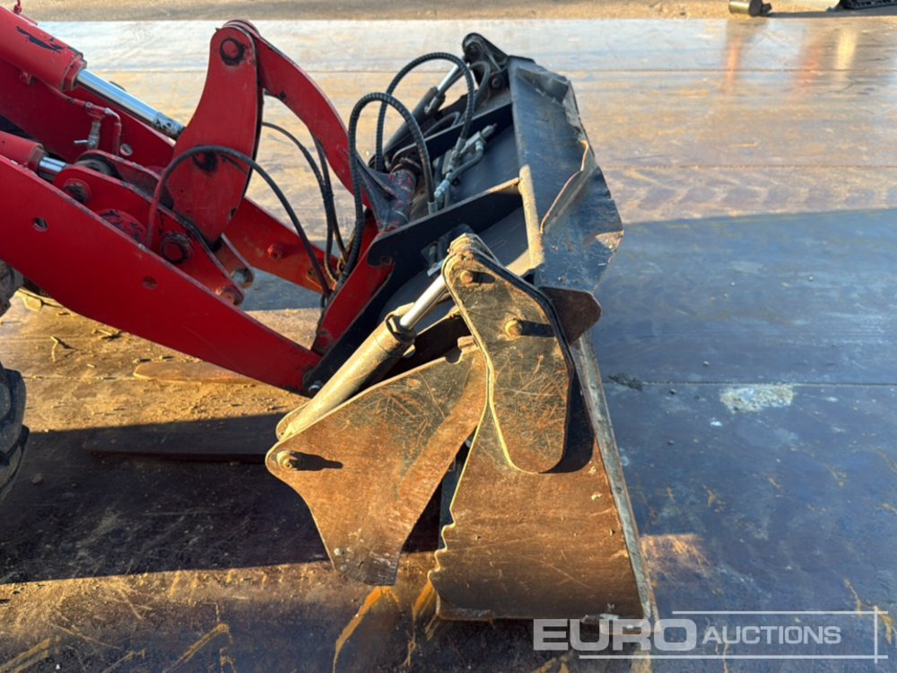 Chargeuse sur pneus 2013 JCB 406 B: photos 13