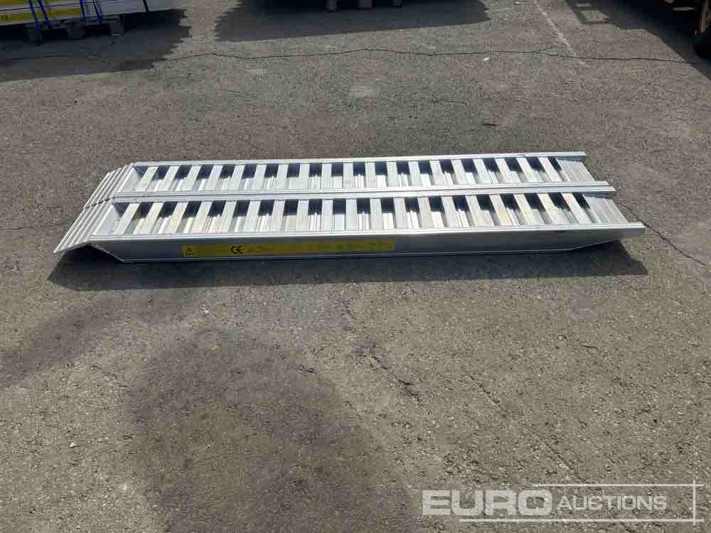 Matériel de chantier Aluminium Ramp (2 of) (250cm Length, 6Ton Capacity): photos 8