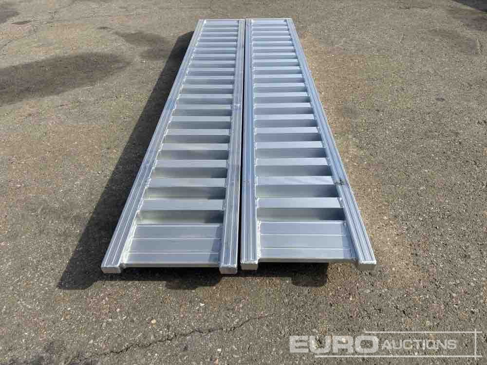 Matériel de chantier Aluminium Ramp (2 of) (250cm Length, 6Ton Capacity): photos 6