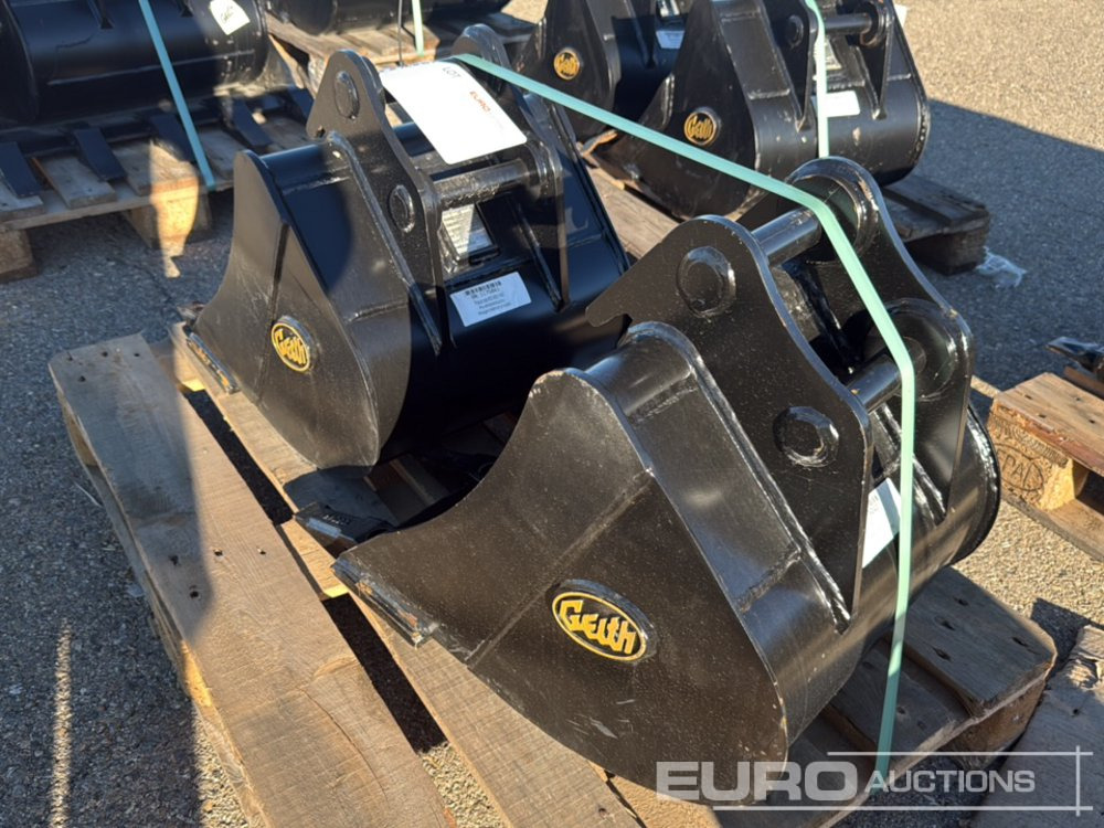 Geith Digging Bucket H03-0450-11071 to suit MCR1009 (S/Ns 1166019,1166018) (2 of) - Godet: photos 3 Geith Digging Bucket H03-0450-11071 to suit MCR1009 (S/Ns 1166019,1166018) (2 of) - Godet: photos 3