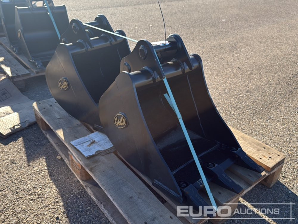 Geith Digging Bucket H03-0450-11071 to suit MCR1009 (S/Ns 1166019,1166018) (2 of) - Godet: photos 1 Geith Digging Bucket H03-0450-11071 to suit MCR1009 (S/Ns 1166019,1166018) (2 of) - Godet: photos 1