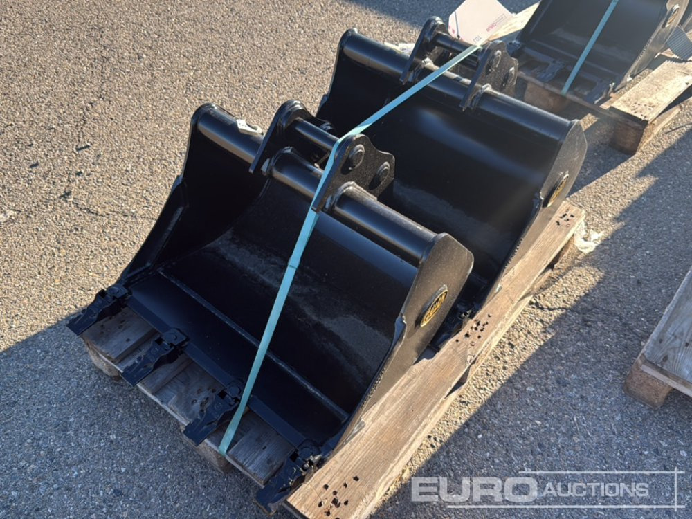 Geith Digging Bucket H03-0700-11702 to suit MCR1009 (S/Ns 1171864,1171865) (2 of) - Godet: photos 2 Geith Digging Bucket H03-0700-11702 to suit MCR1009 (S/Ns 1171864,1171865) (2 of) - Godet: photos 2