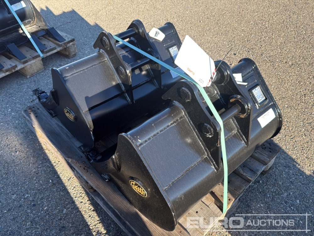 Geith Digging Bucket H03-0700-11702 to suit MCR1009 (S/Ns 1171864,1171865) (2 of) - Godet: photos 3 Geith Digging Bucket H03-0700-11702 to suit MCR1009 (S/Ns 1171864,1171865) (2 of) - Godet: photos 3
