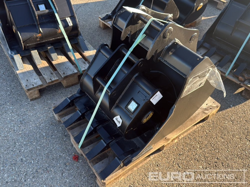 Geith Digging Bucket H04-0600 to suit QR40 (S/N 1091322), Bucket LGT000BA40750SV to suit 6-10 Ton Excavator (S/N 1163396) - Godet: photos 2 Geith Digging Bucket H04-0600 to suit QR40 (S/N 1091322), Bucket LGT000BA40750SV to suit 6-10 Ton Excavator (S/N 1163396) - Godet: photos 2