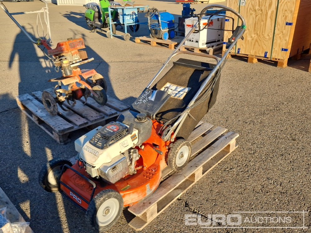 Kubota Gasoline Lawn Mower - Matériel de chantier: photos 1 Kubota Gasoline Lawn Mower - Matériel de chantier: photos 1