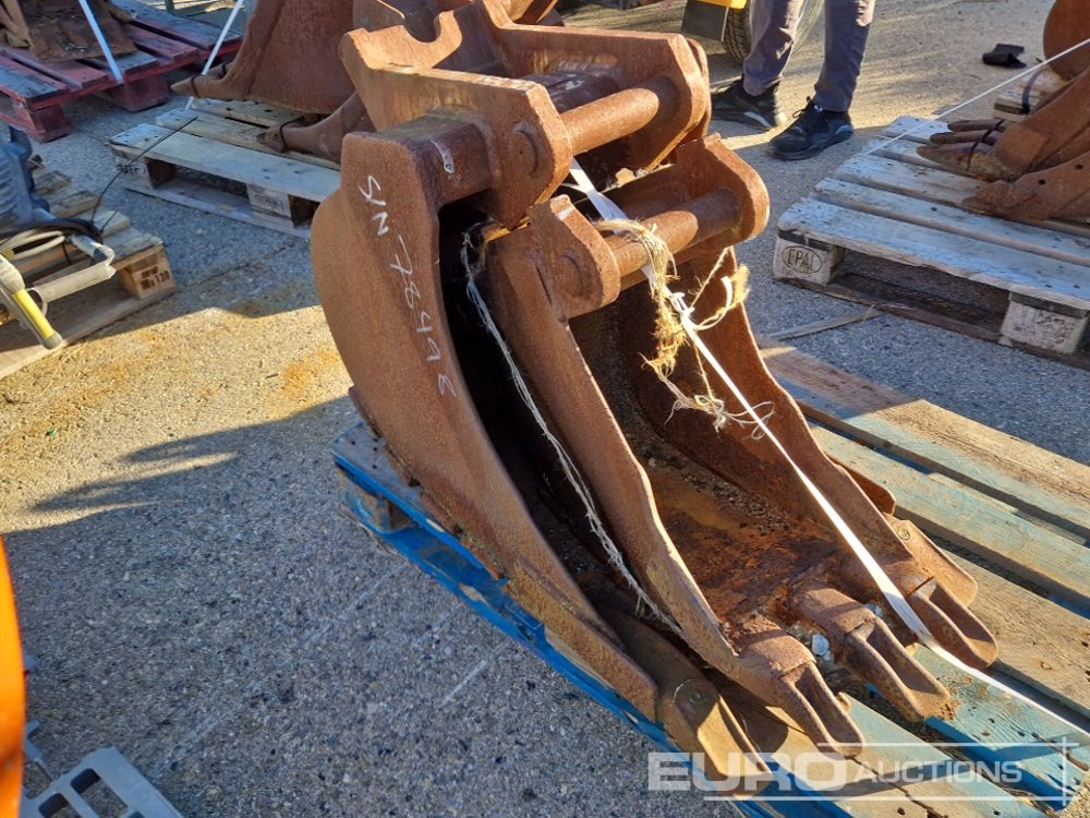 Pallet of Digging Buckets (3 of) - Matériel de chantier: photos 4 Pallet of Digging Buckets (3 of) - Matériel de chantier: photos 4