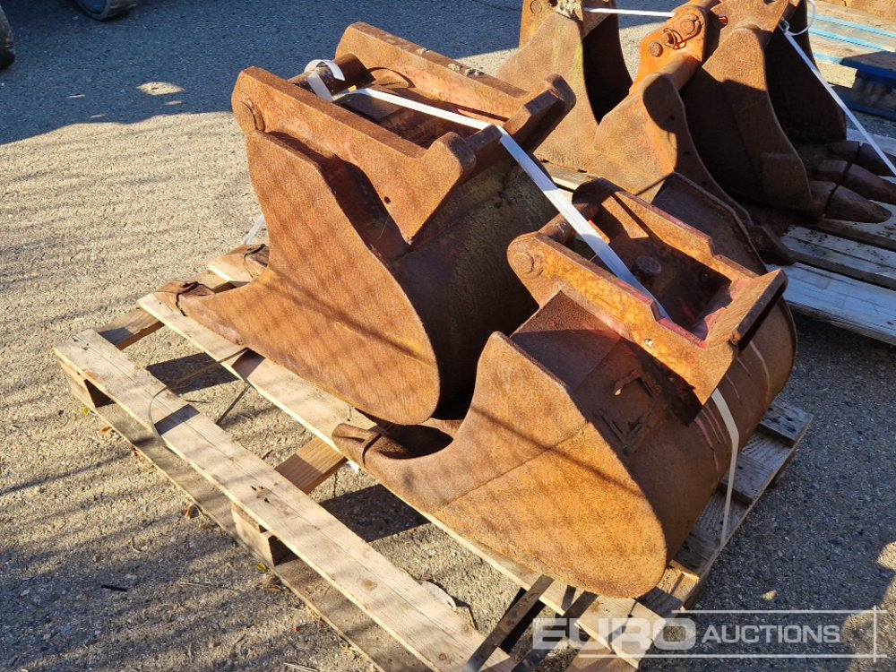 Pallet of Digging Buckets (3 of) - Matériel de chantier: photos 2 Pallet of Digging Buckets (3 of) - Matériel de chantier: photos 2