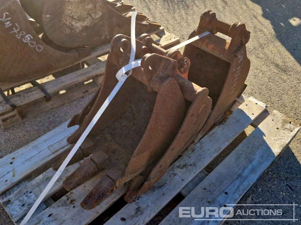 Pallet of Digging Buckets (3 of) - Matériel de chantier: photos 2 Pallet of Digging Buckets (3 of) - Matériel de chantier: photos 2