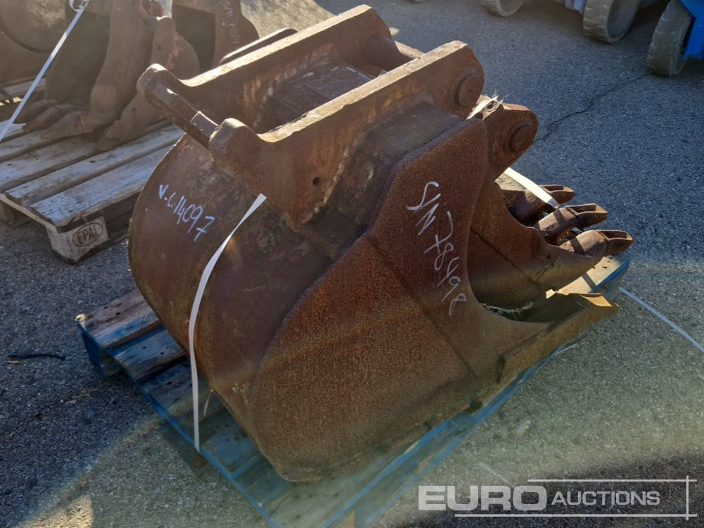 Pallet of Digging Buckets (3 of) - Matériel de chantier: photos 3 Pallet of Digging Buckets (3 of) - Matériel de chantier: photos 3