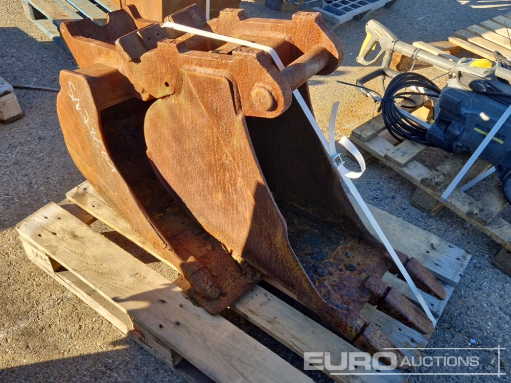 Pallet of Digging Buckets (3 of) - Matériel de chantier: photos 2 Pallet of Digging Buckets (3 of) - Matériel de chantier: photos 2