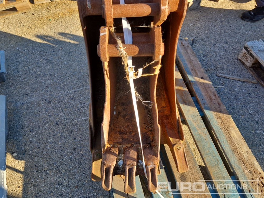 Pallet of Digging Buckets (3 of) - Matériel de chantier: photos 5 Pallet of Digging Buckets (3 of) - Matériel de chantier: photos 5