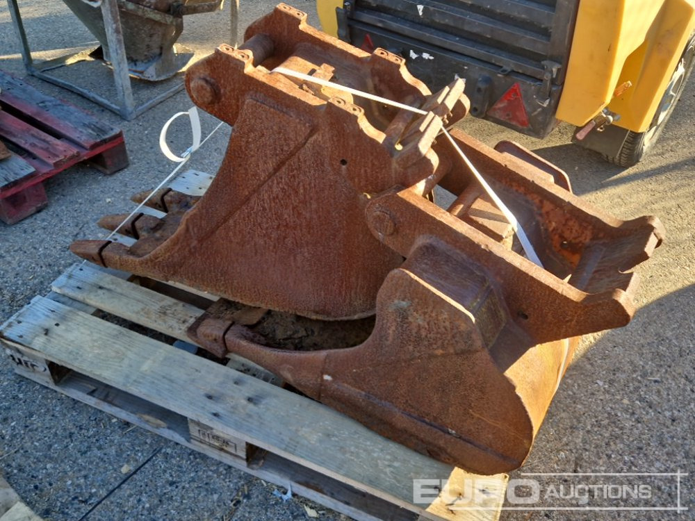 Pallet of Digging Buckets (3 of) - Matériel de chantier: photos 4 Pallet of Digging Buckets (3 of) - Matériel de chantier: photos 4