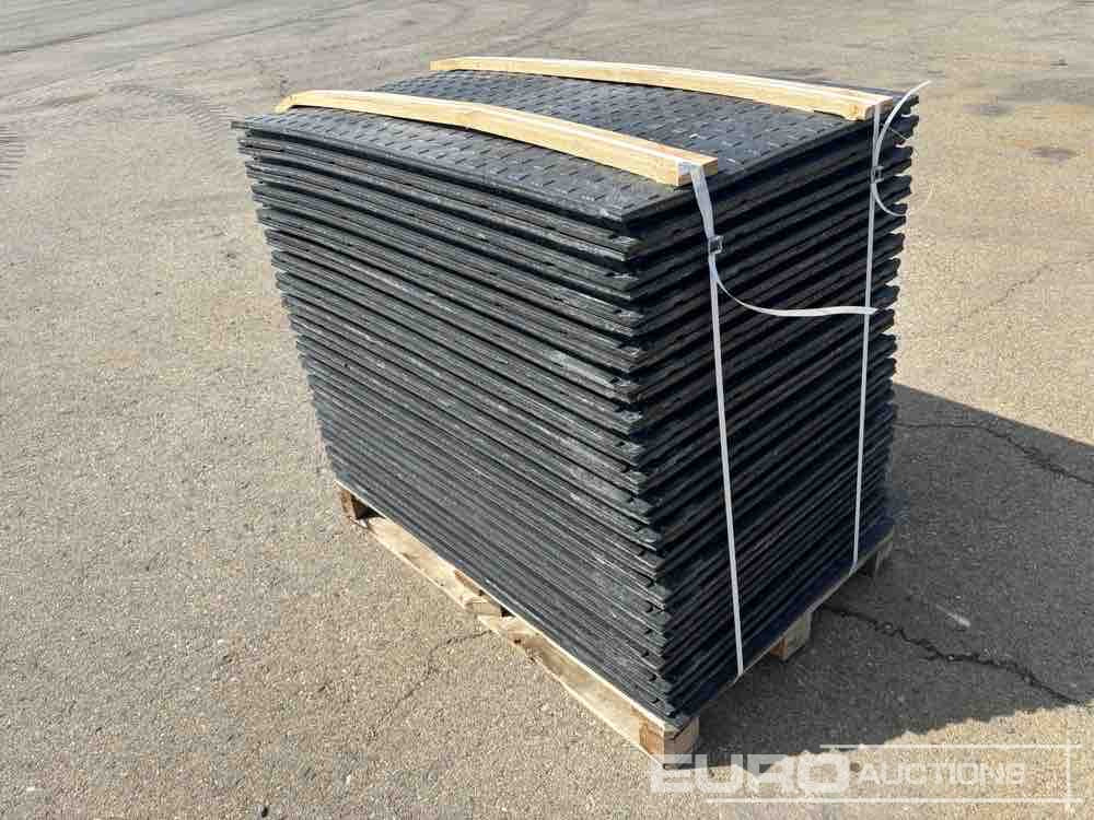 Matériel de chantier Pallet of Plastic Connectable Road Plates, 1200x800x28mm, 22kg per Plate (35 of) Moved to OCT 25: photos 9