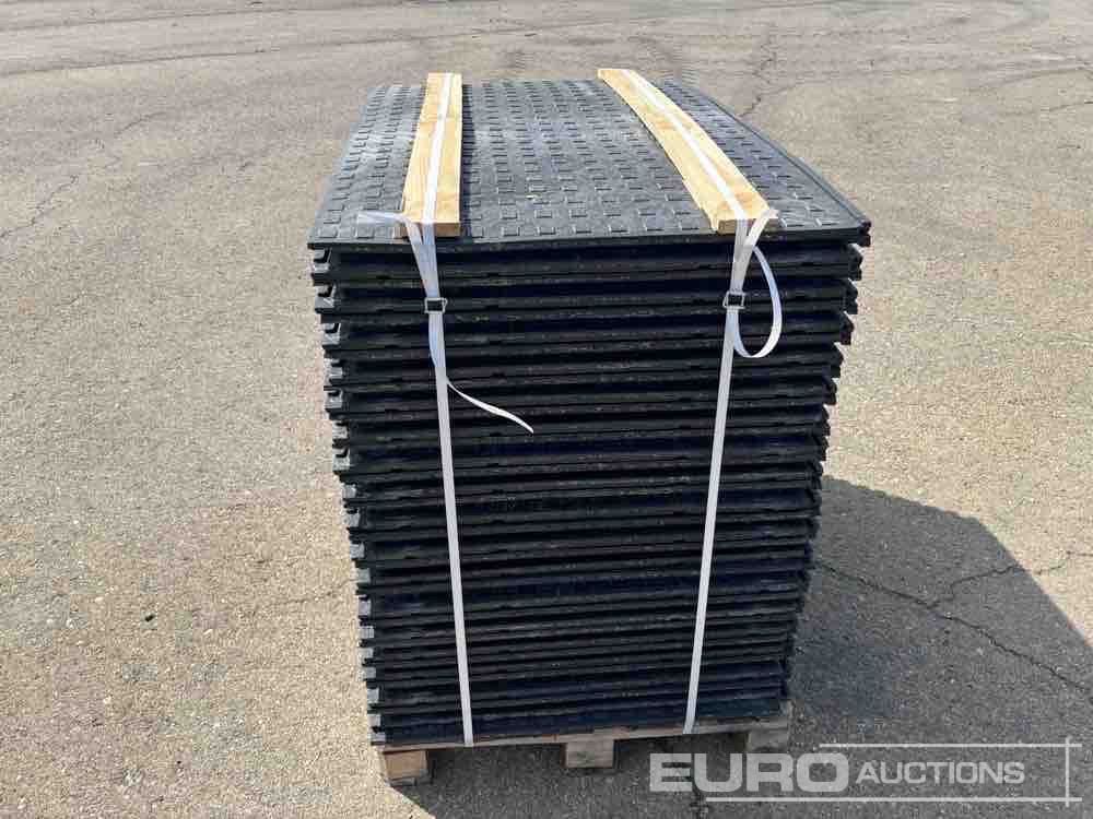 Matériel de chantier Pallet of Plastic Connectable Road Plates, 1200x800x28mm, 22kg per Plate (35 of) Moved to OCT 25: photos 8
